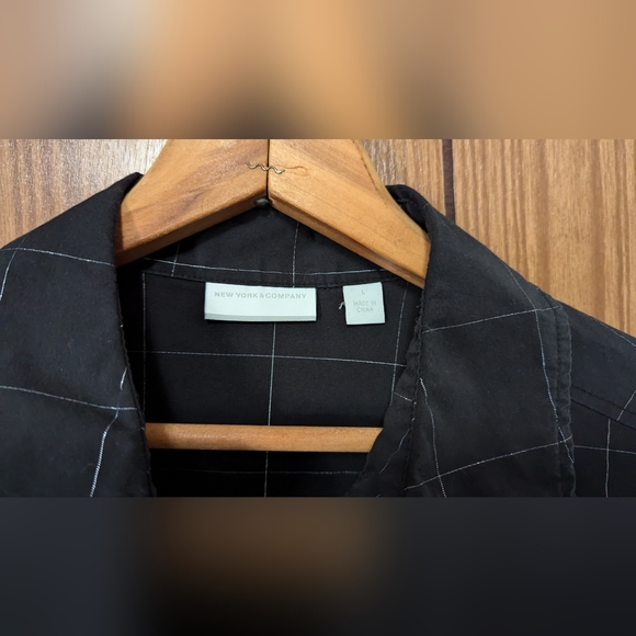 Women’s New York And Company City Stretch Black Button Down Top Sz Large Holiday - Picture 6 of 9